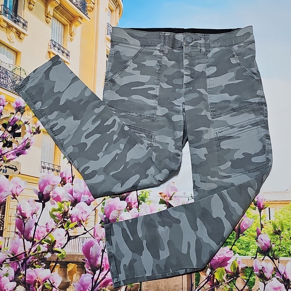 Democracy Camo Jeans Size 10